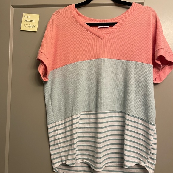 Size Medium Pink Lily Color Block short sleeved shirt - Picture 1 of 2